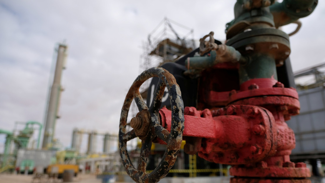 La producción de petróleo en Libia cae en unos 200.000 barriles por día por el cierre de un oleoducto plagado de fugas