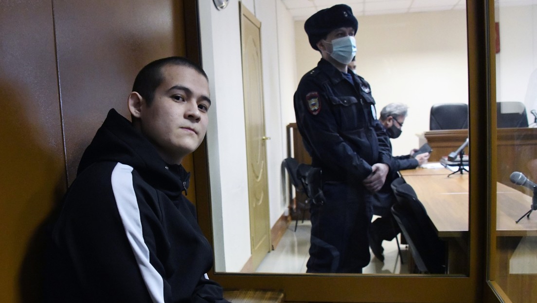 "No podía tolerar más acoso": Condenan a más de 24 años de prisión a un recluta ruso que mató a tiros a 8 compañeros