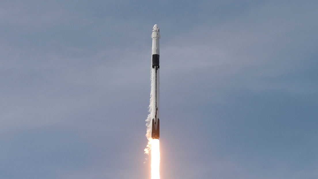 SpaceX lanza un Falcon 9 con un cargamento récord de 143 satélites