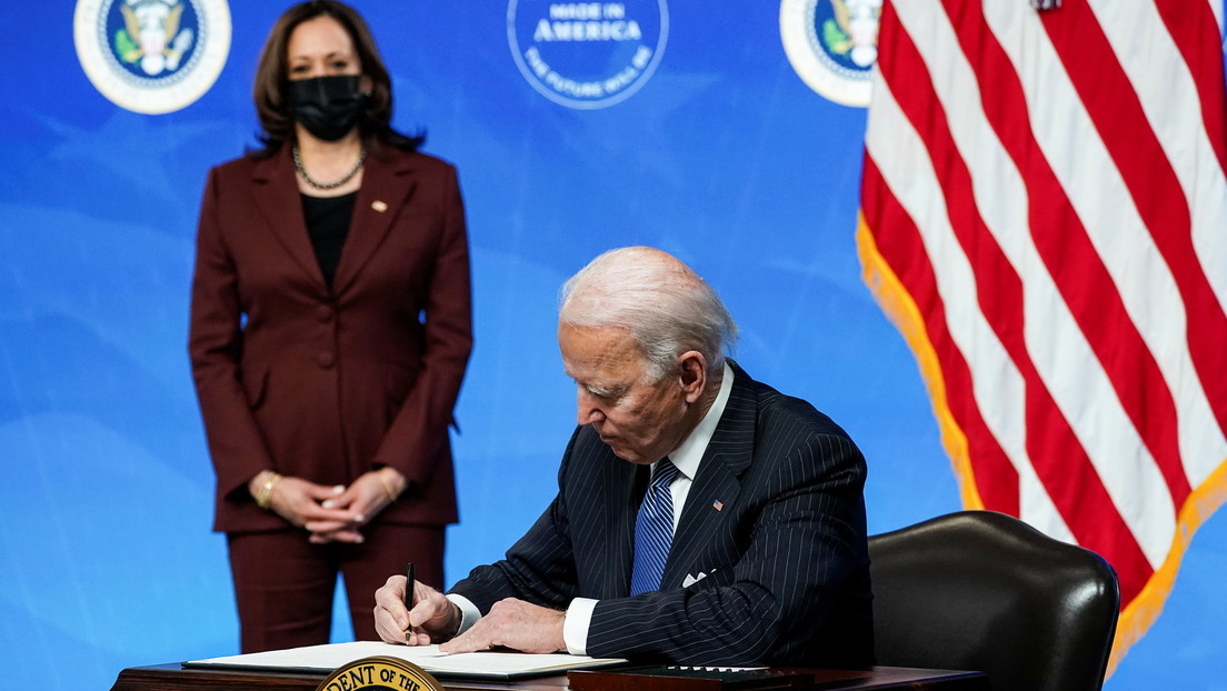 Biden firma una orden para presionar al Gobierno federal para que compre productos hechos en EE.UU.
