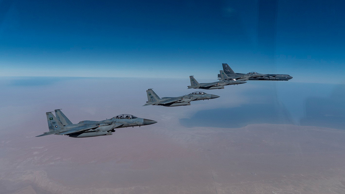 Bombarderos estratégicos de EE.UU. sobrevuelan Oriente Medio para demostrar "su poderío aéreo en cualquier parte del mundo"