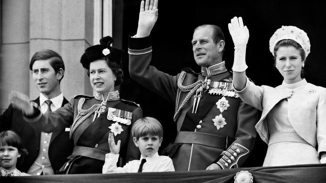 Un documental 'prohibido' sobre la familia real británica reaparece brevemente en YouTube medio siglo después