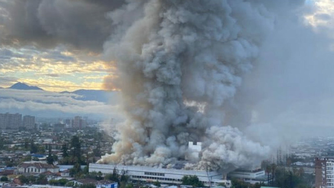 Un enorme incendio se registra en el Hospital San Borja Arriarán en Santiago de Chile (VIDEO)