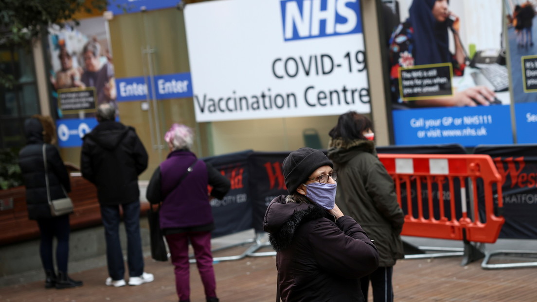 La OMS pide al Reino Unido y otros países detener la vacunación tras inmunizar a los vulnerables para garantizar una distribución global justa