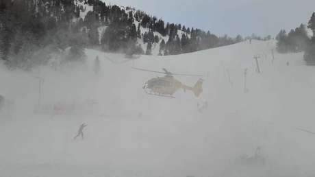 Propone matrimonio a su novia en una montaña y ambos caen unos 200 metros por un acantilado momentos después