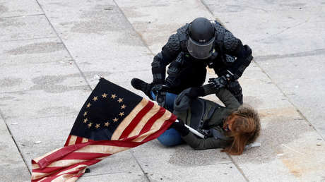 La Policía desmiente los reportes que dieron por muerto a un oficial herido en el Capitolio