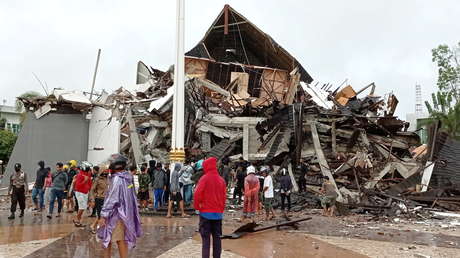 Imágenes de las destrucciones producidas por el devastador terremoto que dejó en Indonesia decenas de muertos y cientos de heridos
