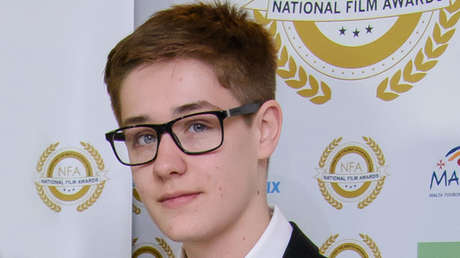 Un actor de una popular serie británica muere a los 19 años debido a una condición "muy rara"