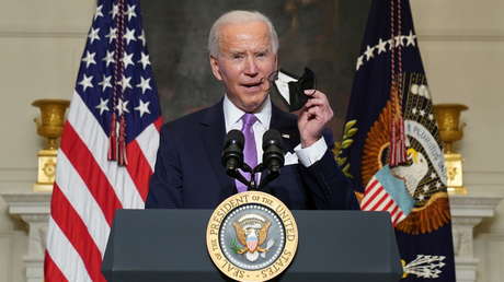 Biden planea tener suficientes vacunas para la mayoría de la población en verano, pero dice que por ahora las mascarillas son "la mejor defensa"
