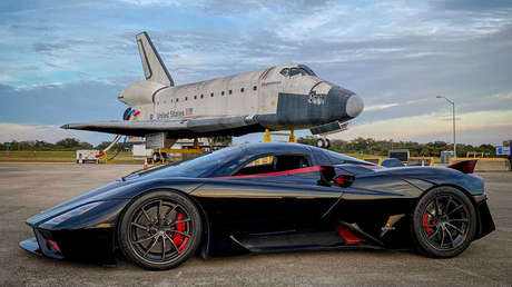 VIDEO: El superdeportivo SSC Tuatara alcanza los 450 km/h y se convierte en el coche de producción en serie más rápido del mundo