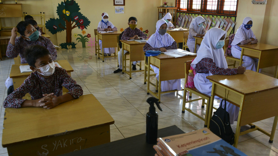 Indonesia abole los códigos de vestimenta religiosa obligatoria en las escuelas públicas