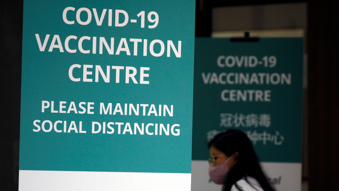 Un trabajador de un centro médico en Singapur recibe por error el equivalente a 5 dosis de la vacuna contra el covid-19