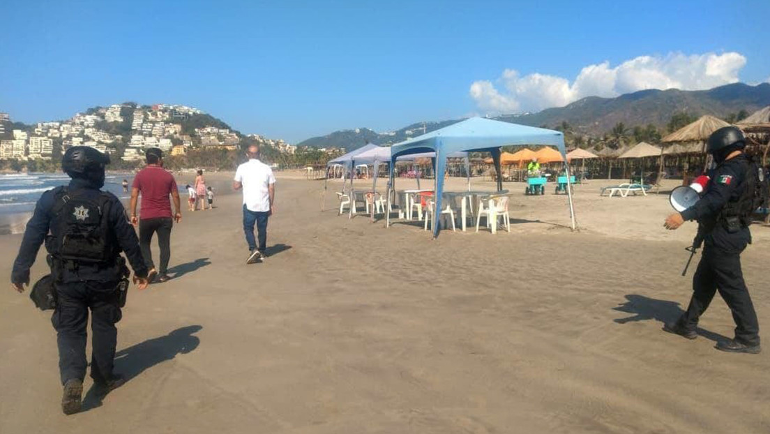 El Ejército mexicano desaloja de las playas de Acapulco a los turistas que se niegan a cumplir las restricciones por el covid-19