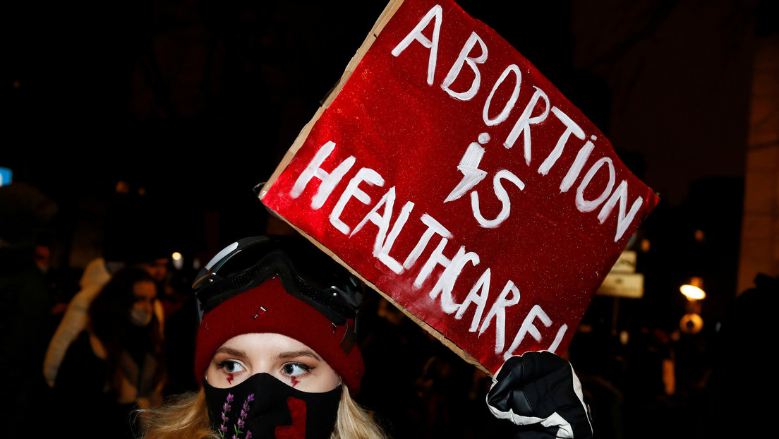 Proponen crear "salas para llorar" en Polonia para las mujeres obligadas a dar a luz tras la prohibición casi total del aborto