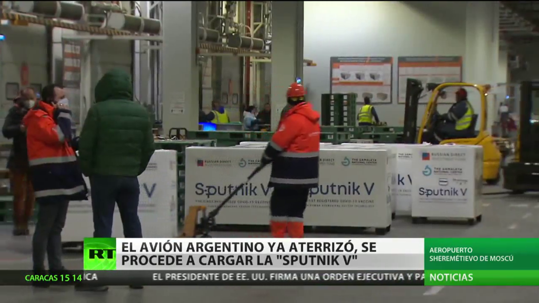 Aterriza en Moscú el avión argentino que recogerá la cuarta entrega de la vacuna Sputnik V