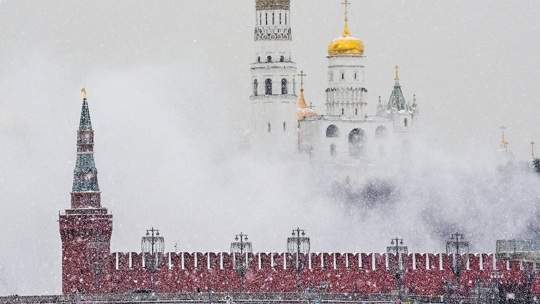 Moscú se sumerge bajo la nieve en medio de una tormenta invernal récord que durará todo el fin de semana