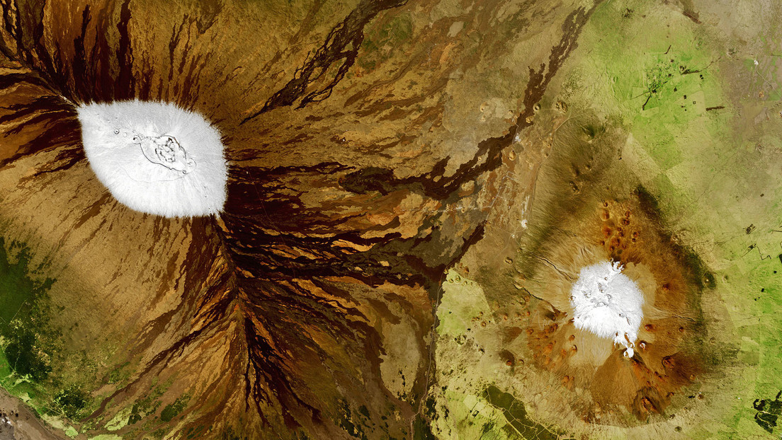 Una impresionante imagen de satélite muestra los volcanes más altos de Hawái cubiertos de nieve