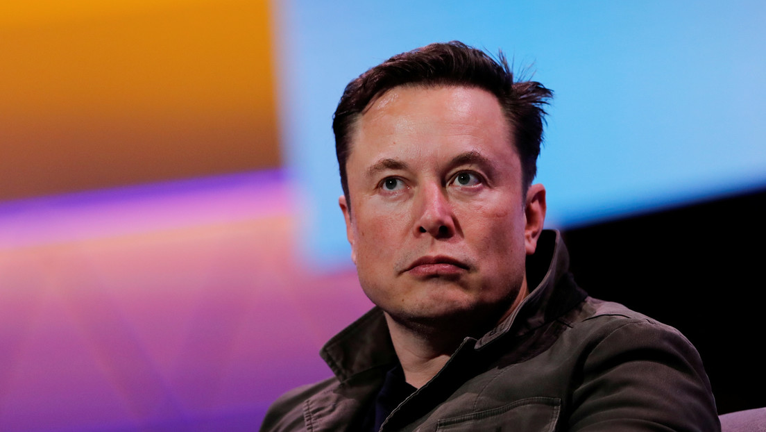 Elon Musk revela cuánto tiempo dedica a dormir y cómo es su horario