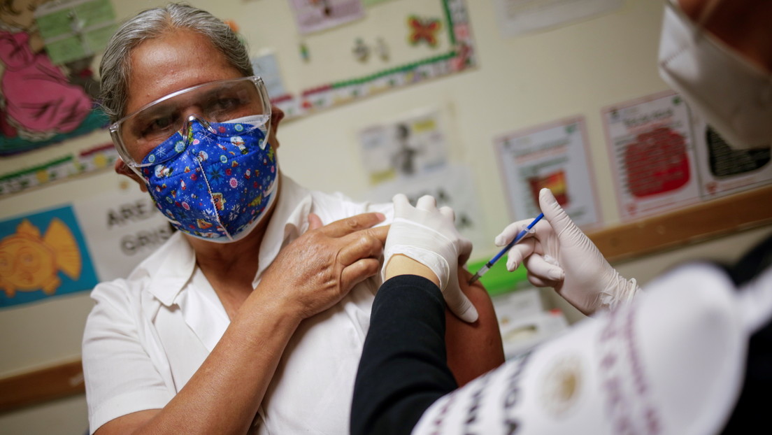Cómo recibir la vacuna contra el covid-19 en las alcaldías de la Ciudad de México que este lunes comenzarán a inocular a adultos mayores