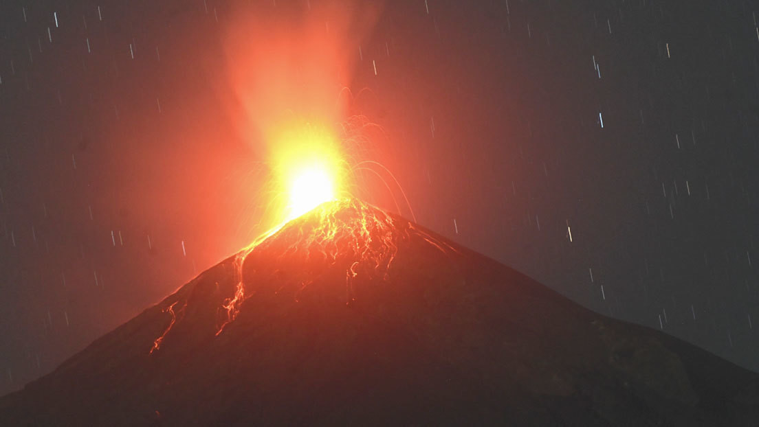 Guatemala refuerza las medidas de alerta ante la erupción y creciente actividad de dos volcanes (VIDEOS)