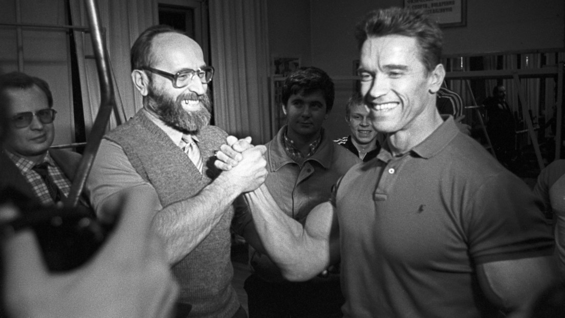 "Llevaba más libros que pesas": Schwarzenegger rinde homenaje a Yuri Vlásov, leyenda de la halterofilia rusa