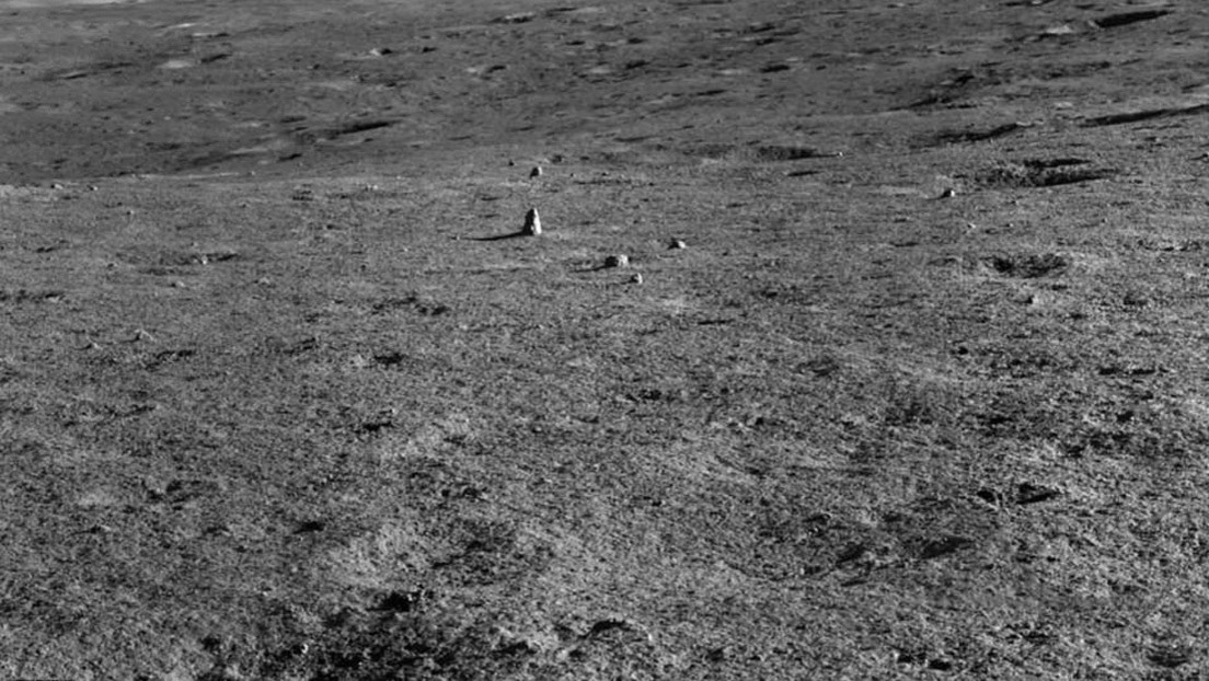 Un róver chino descubre una extraña roca en el lado oculto de la Luna
