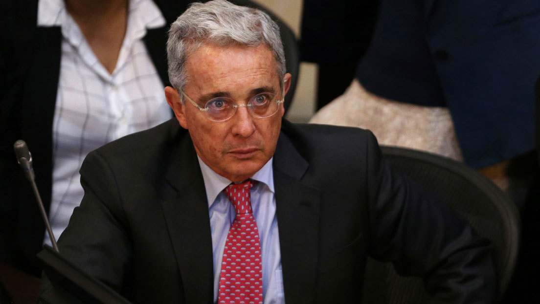 Álvaro Uribe dice que el informe de la JEP sobre las ejecuciones extrajudiciales en Colombia tiene un "sesgo" para "desacreditar" a su gobierno