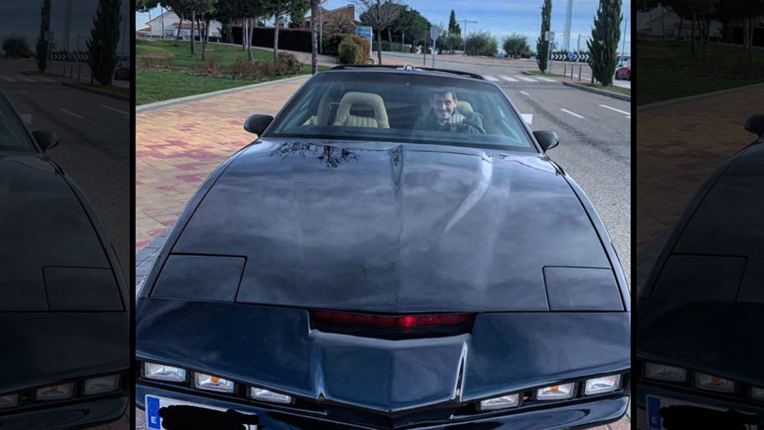 FOTO: Iker Casillas se compra una réplica del automóvil que aparecía en una mítica serie de los años ochenta