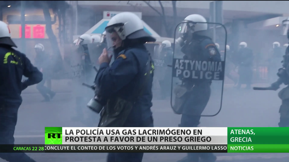 Grecia: La Policía usa gases lacrimógenos durante una protesta a favor de un preso de extrema izquierda