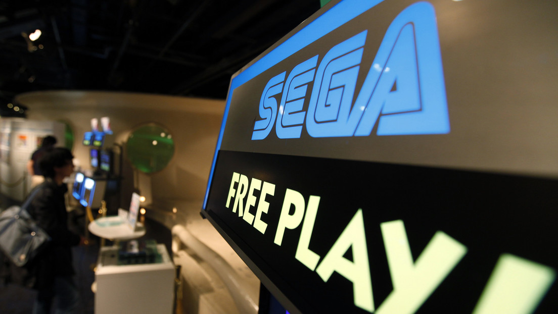 FOTOS: Encuentran una legendaria máquina de videojuegos de Sega abandonada en medio del campo