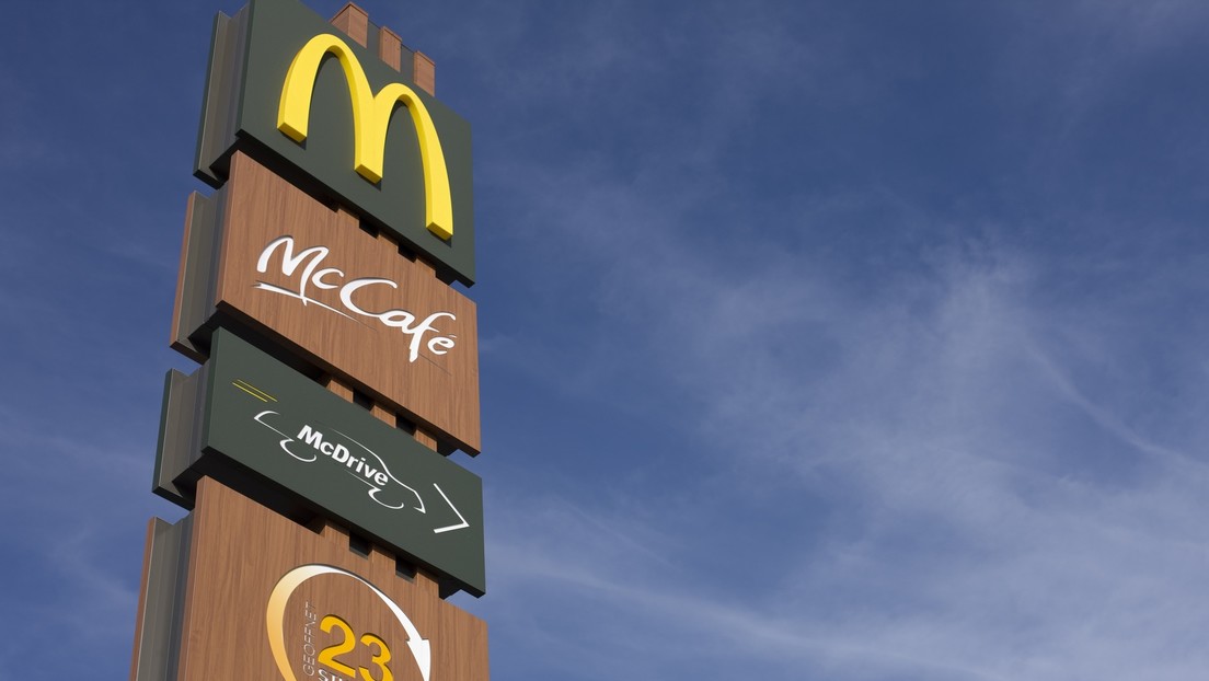 La breve visita al McDonald's de un jubilado británico con su nieto podría salirle por más de 2.800 dólares