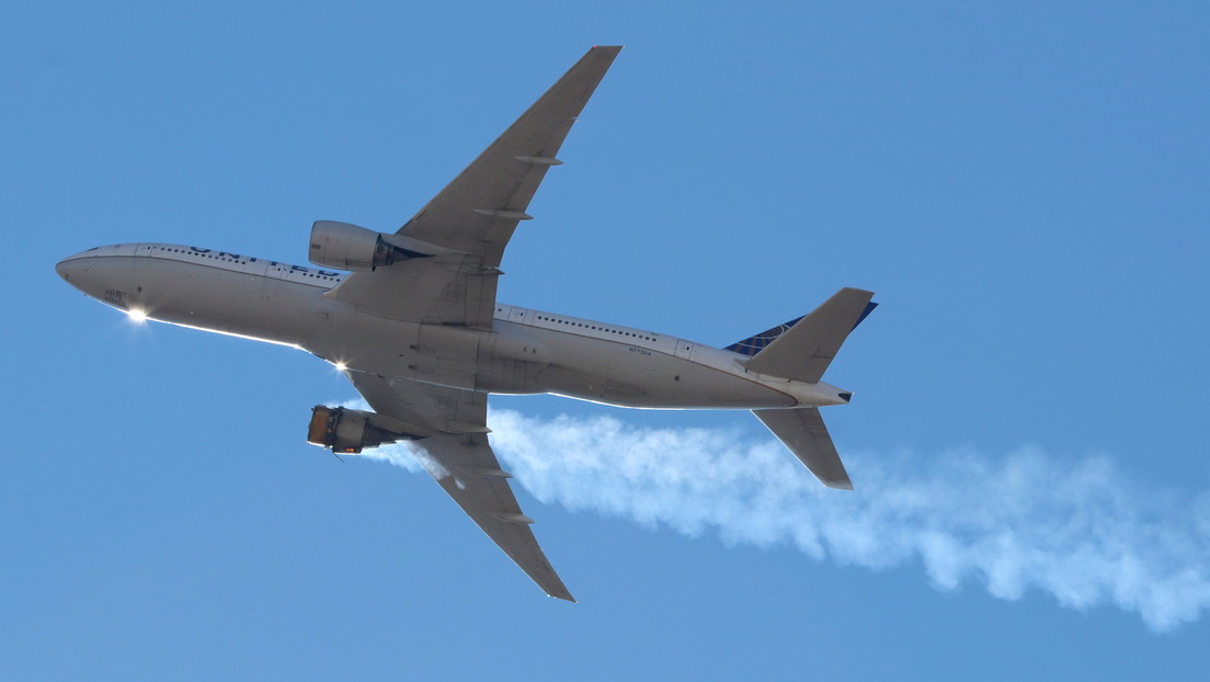 Boeing recomienda suspender los vuelos de sus aviones 777 equipados con el mismo motor que se incendió en una aeronave en EE.UU.