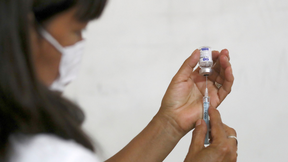 El Gobierno de Argentina difunde una lista de los 70 'vacunados VIP' y promete "un proceso transparente"