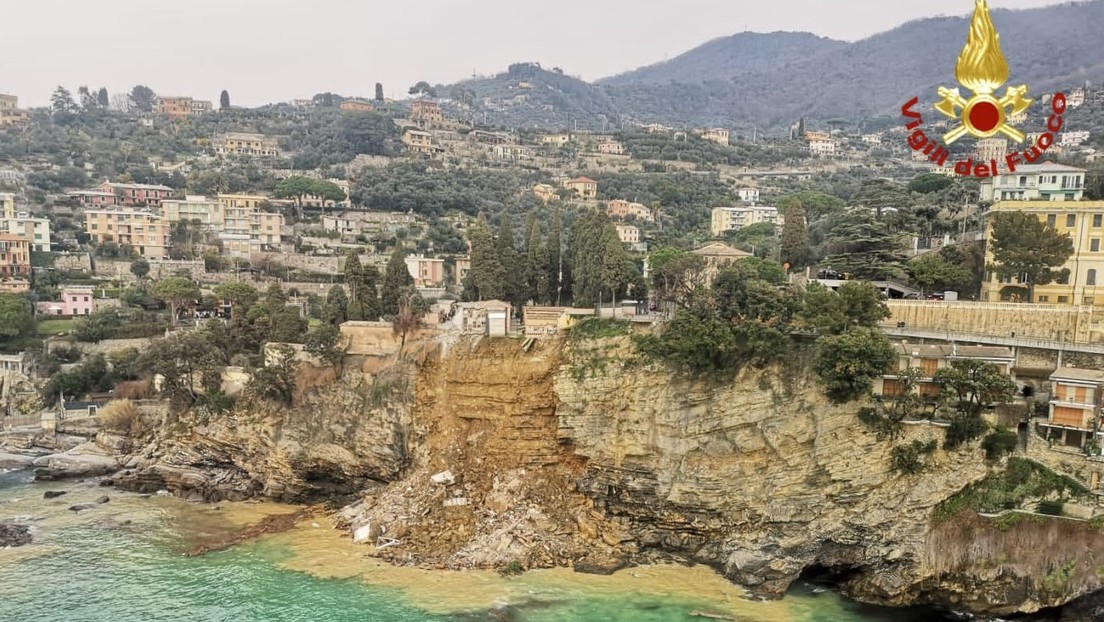 Alrededor de 200 ataúdes terminan en el mar tras un deslizamiento de tierra en un cementerio en Italia
