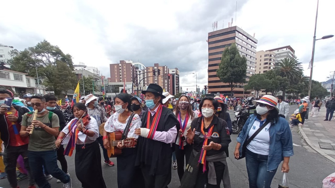 Se registran enfrentamientos entre la Policía y seguidores de Yaku Pérez a las afueras del Consejo Electoral de Ecuador