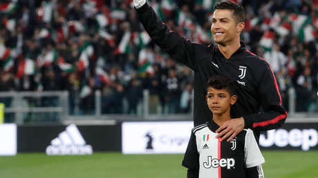 La emotiva celebración del hijo de Cristiano Ronaldo por un gol de su padre (VIDEO)