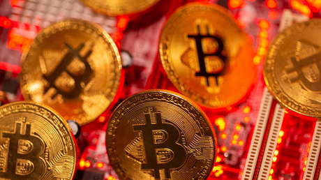 Incautan a un estafador casi 60 millones de dólares en bitcoines (pero no consiguen que diga la contraseña)