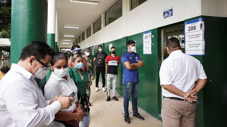 VIDEOS: Largas filas y grandes aglomeraciones de gente se registran en las elecciones de Ecuador