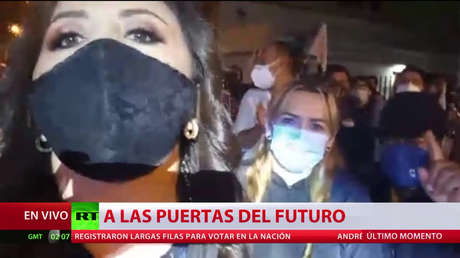 Los seguidores de Andrés Arauz celebran los resultados del conteo parcial