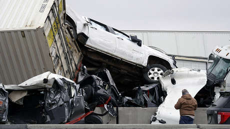 El choque masivo de un centenar de coches a causa del aguanieve deja víctimas mortales y paraliza más de 2 kilómetros de carreteras en Texas