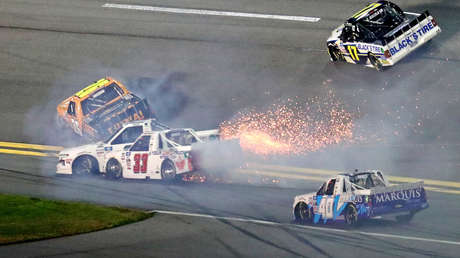 VIDEOS: La colisión de Hailie Deegan contra un muro y el accidente de 8 'pickups' marcan el inicio de la nueva temporada de la NASCAR