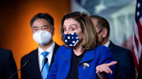 Pelosi arremete contra McConnell y tacha de "cobardes" a los republicanos que absolvieron a Trump en su segundo juicio político