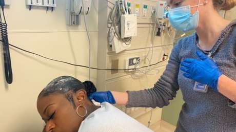 La 'tiktoker' que usó el pegamento Gorilla Glue en lugar de laca para el cabello donará a la caridad más de 20.000 dólares recaudados para ayudarla