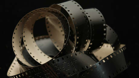 Un 'youtuber' desentraña los secretos de una cámara soviética de 16 mm