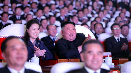La esposa de Kim Jong-un reaparece en público más de un año después