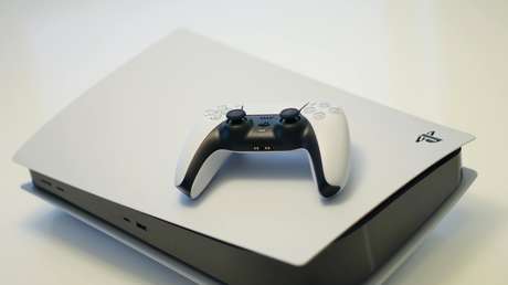 Un 'youtuber' gasta 70.000 dólares en construir la Play Station 5 más grande del mundo (FOTOS, VIDEO)