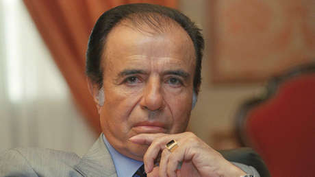 La Justicia de Argentina imputa a tres enfermeros por el robo del anillo del expresidente Carlos Menem
