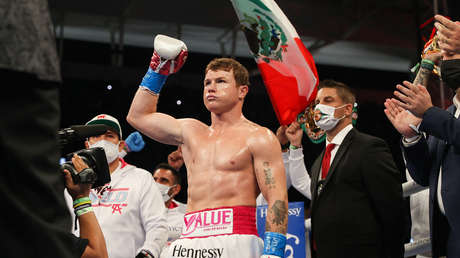 Saúl 'Canelo' Álvarez vence a Avni Yildirim en la primera defensa de sus títulos mundiales