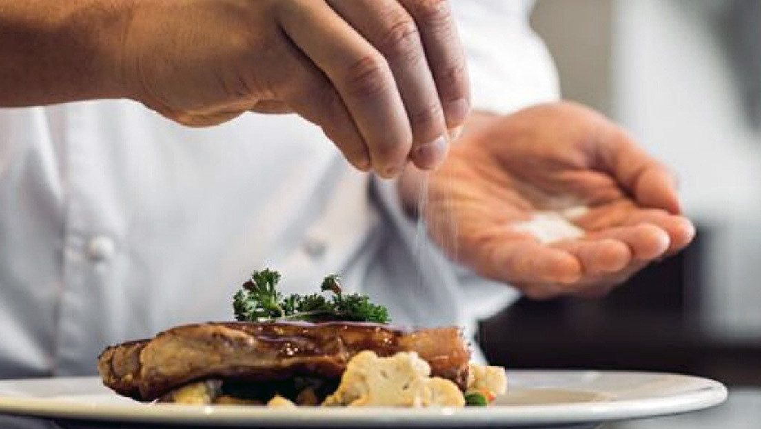 "En nombre de la ciencia": un chef explica cómo preparar un filete de carne con una tostadora
