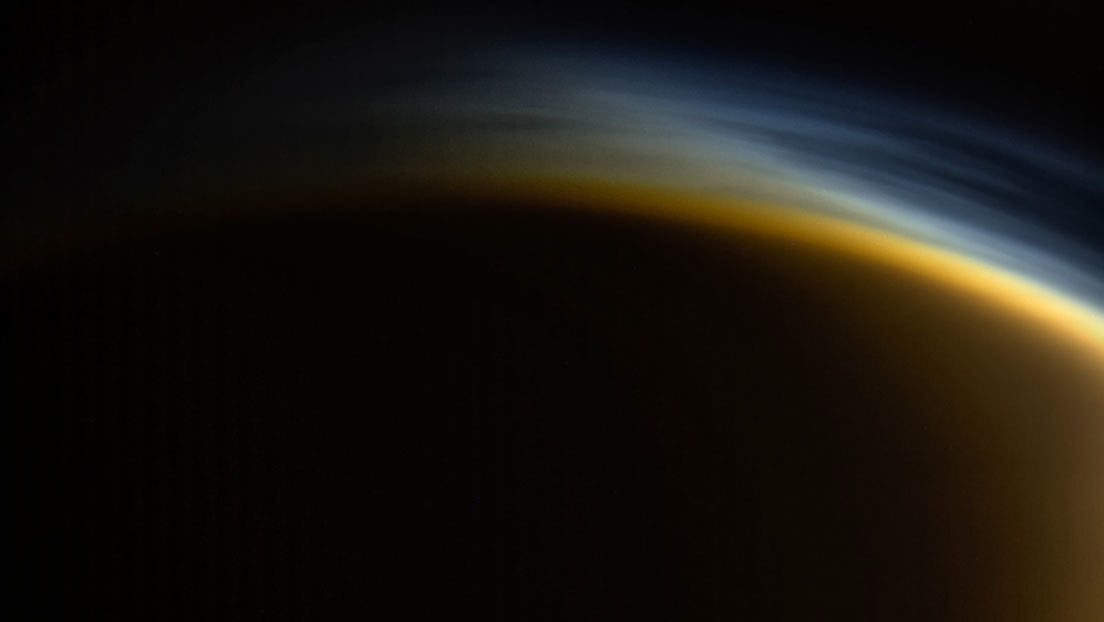 Simulan cómo la neblina de la mayor luna de Saturno genera sustancias clave para la vida